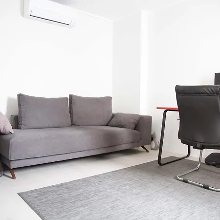 Rosco Apartment *